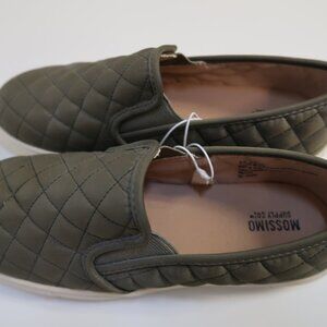 Mossimo Green Slip On Sneakers in size 6.5